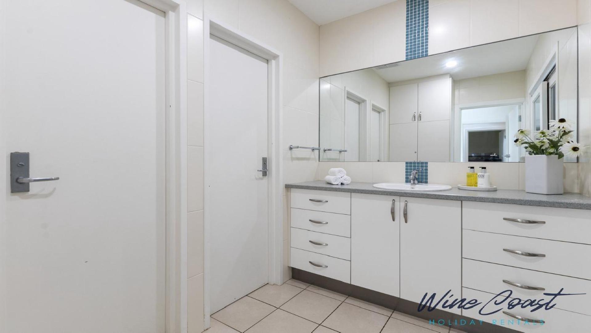 35 Degrees South By Wine Coast Holiday Rentals - Escape To The Fabulous 35 Degrees South By Wine Coast Holiday Rentals. Port Noarlunga Buitenkant foto